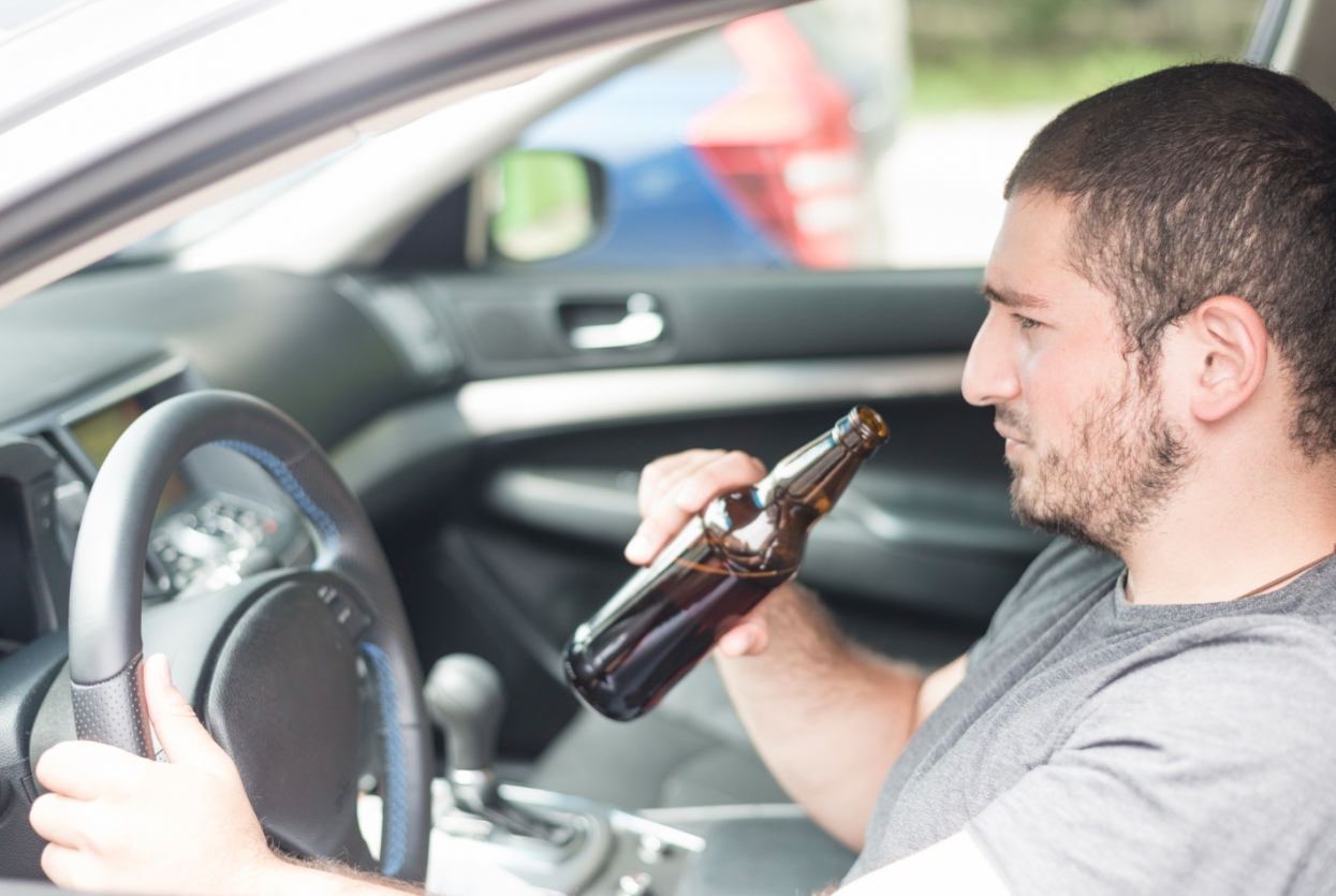 Bezmyślny 54-letni kierowca Audi na DK nr 17 bez tablic i ubezpieczenia zatrzymany pod wpływem alkoholu