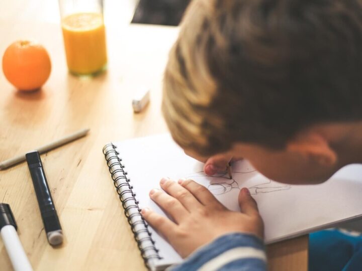 Umowa na projekt promujący szkoły powiatu tomaszowskiego podpisana!