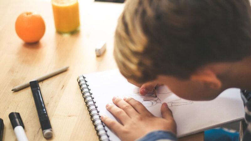 Umowa na projekt promujący szkoły powiatu tomaszowskiego podpisana!