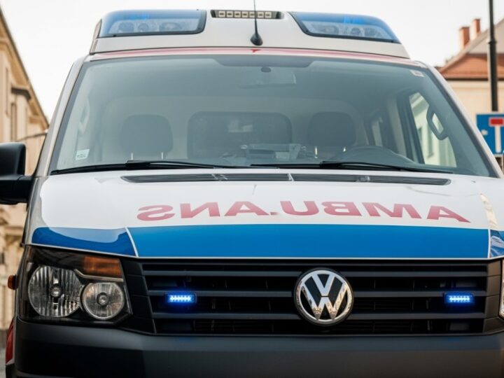 Zagrożenia na zamarzniętych zbiornikach wodnych – bądź ostrożny!