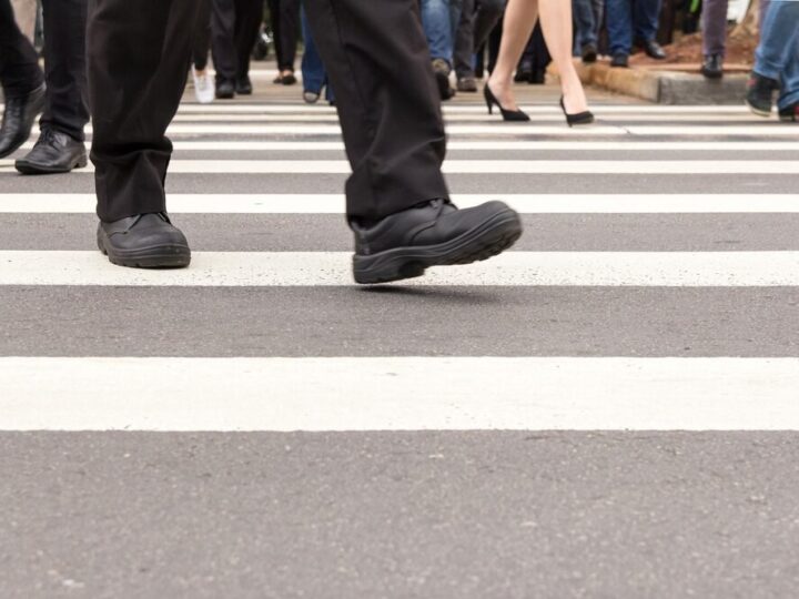 61-latka ranna w wypadku na parkingu sklepowym