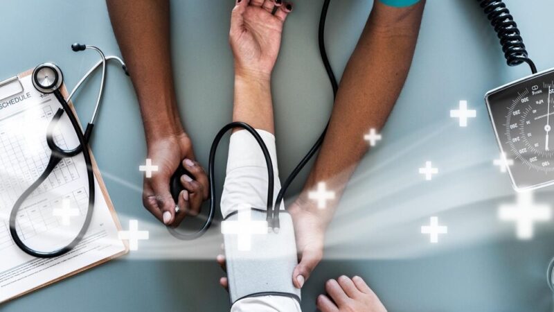 Policjantki oceniały młodych ratowników na Mistrzostwach PCK w Tomaszowie Lubelskim