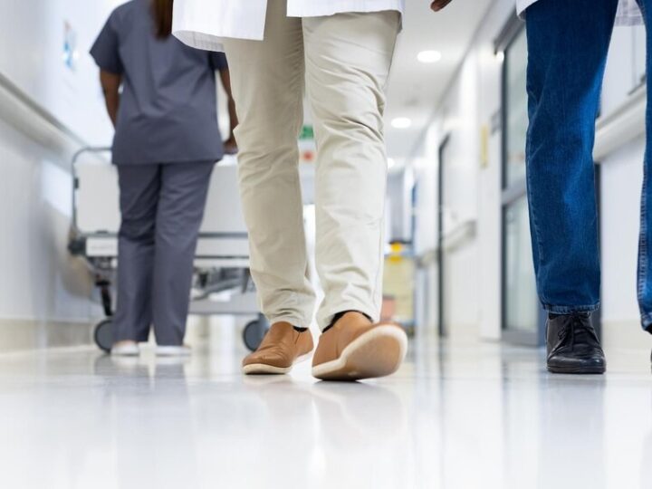 Policjanci uczą przedszkolaków o bezpieczeństwie