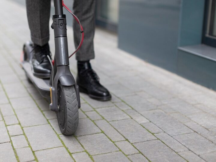 Pijany rowerzysta przewrócił się na hulajnodze elektrycznej